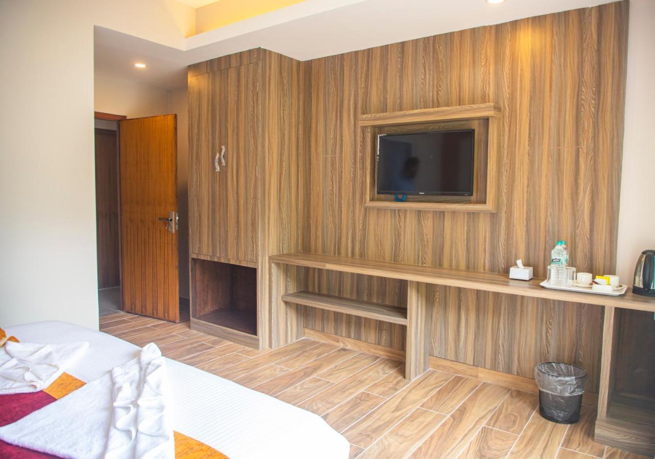 Hotel Pushkar ポカラ エクステリア 写真