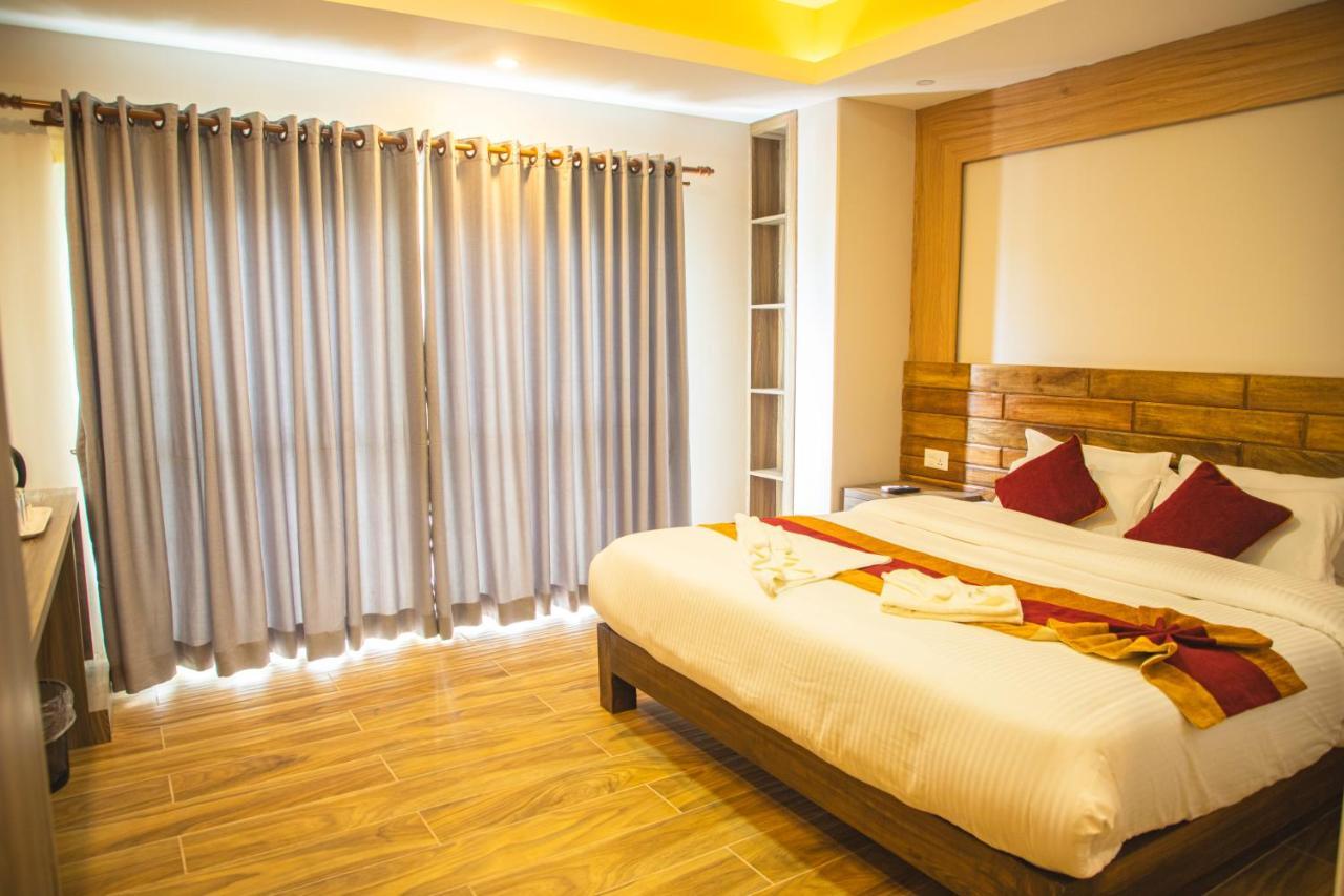 Hotel Pushkar ポカラ エクステリア 写真