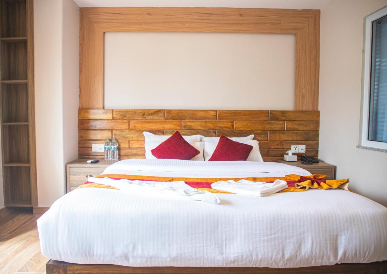 Hotel Pushkar ポカラ エクステリア 写真