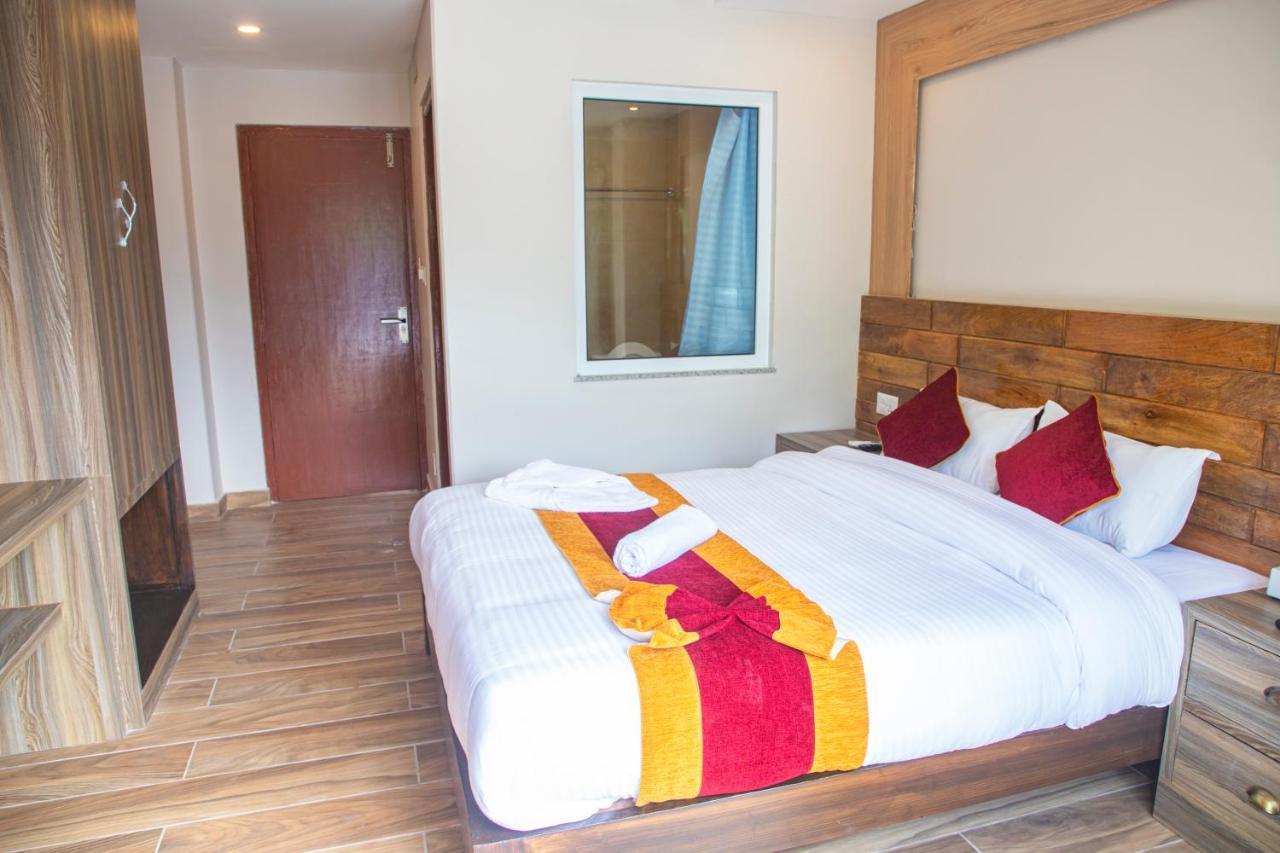 Hotel Pushkar ポカラ エクステリア 写真