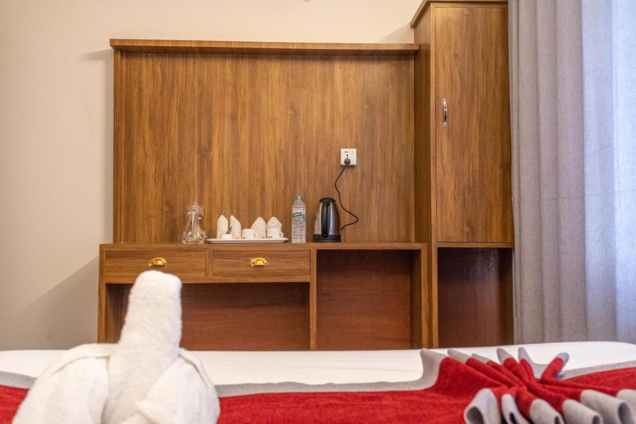 Hotel Pushkar ポカラ エクステリア 写真