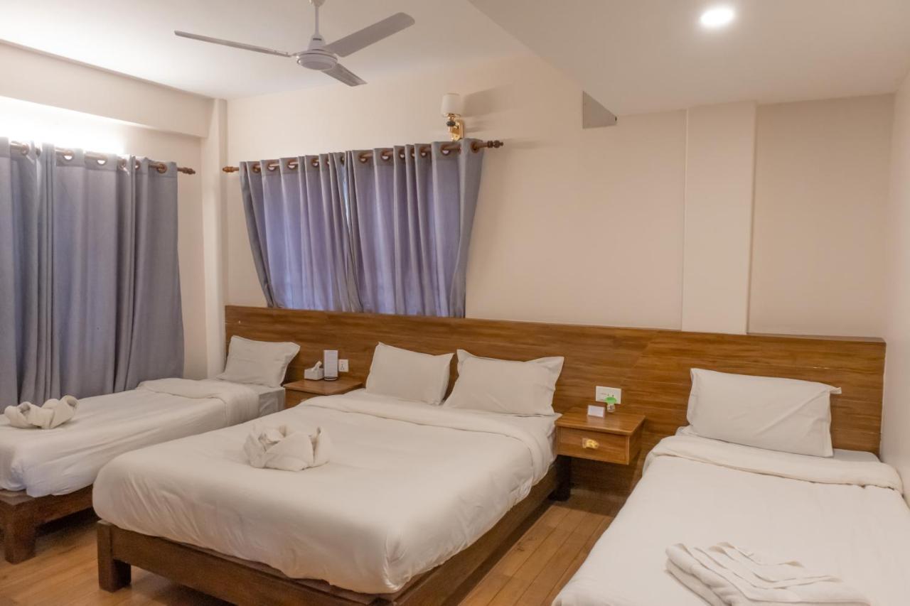 Hotel Pushkar ポカラ エクステリア 写真