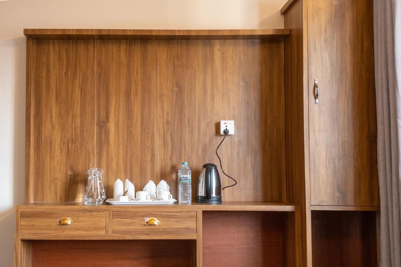 Hotel Pushkar ポカラ エクステリア 写真