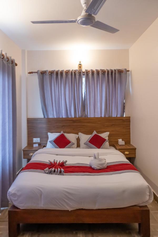 Hotel Pushkar ポカラ エクステリア 写真