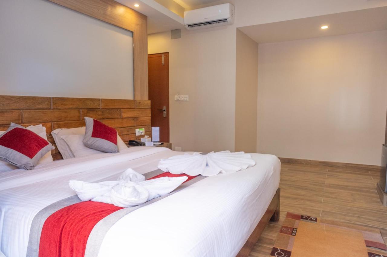 Hotel Pushkar ポカラ エクステリア 写真